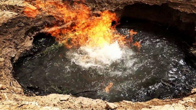 Вечный огонь: нефтяное месторождение, которое горит более 4000 лет
