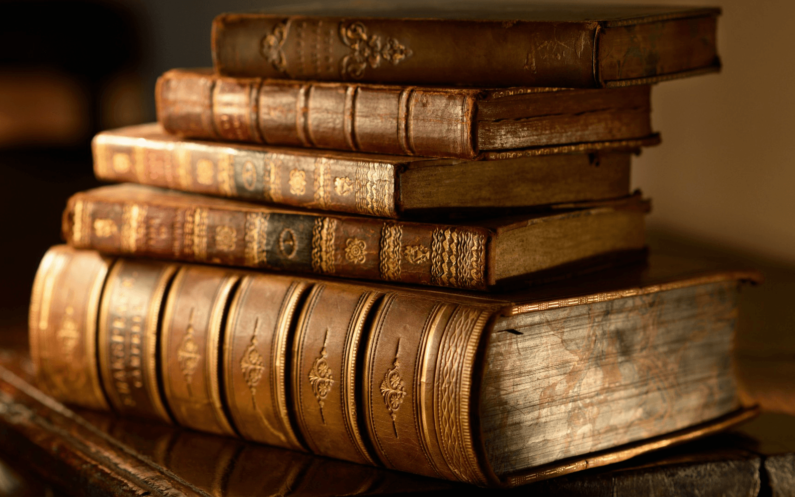 Почему у старых книг особый запах?