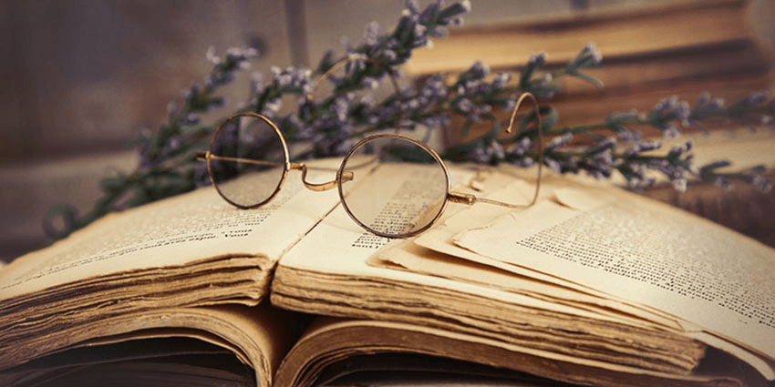Почему у старых книг особый запах?