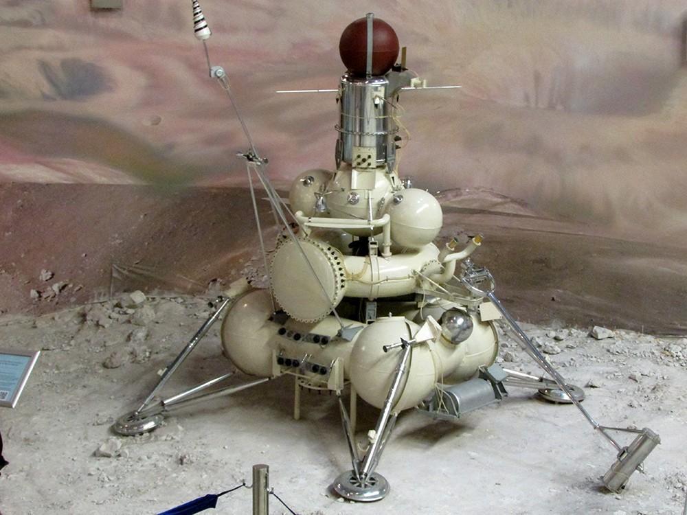 Советские аппараты луна. Межпланетная станция «Луна-16». Луна-24 автоматическая межпланетная станция. Луна-18 автоматическая межпланетная станция. Космический аппарат Луна-16.