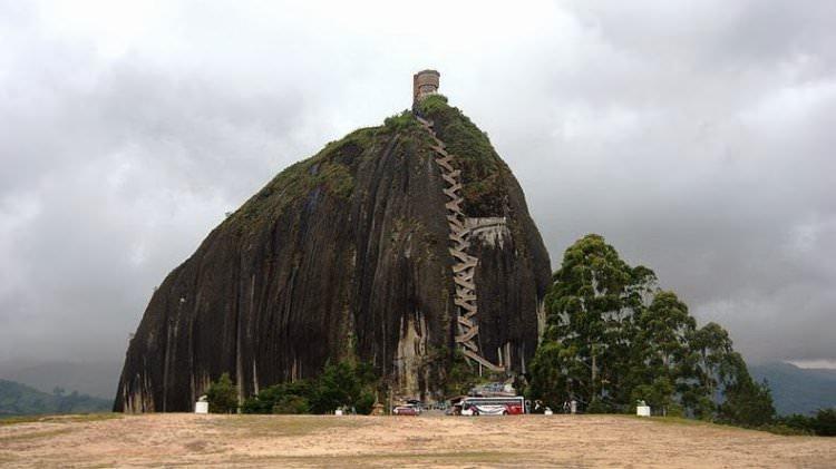 Эль-Пеньон-де-Гуатапе, скала в Колумбии