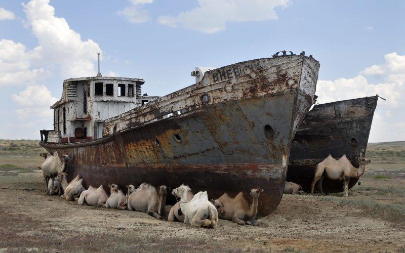 Кладбище кораблей в Муйнаке на Аральском море