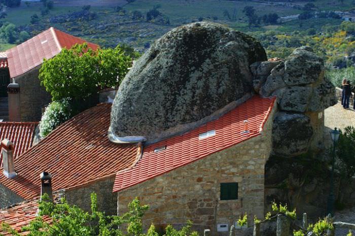 Мосанто, Португалия: каменная деревня