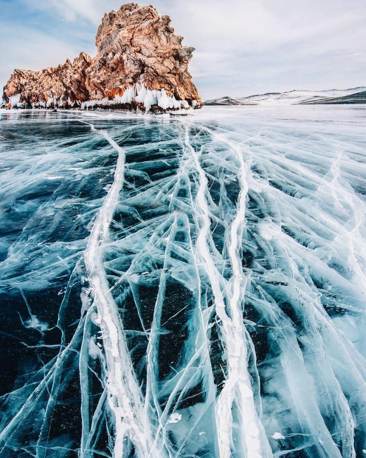 Впечатляющие фотографии Байкала зимой