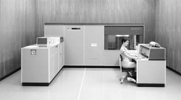 IBM 305 ramac  - первый компьютер с жестким диском