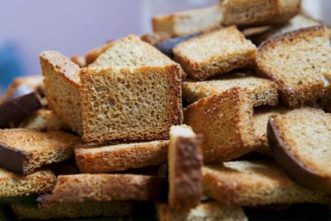 Как использовать черствый хлеб
