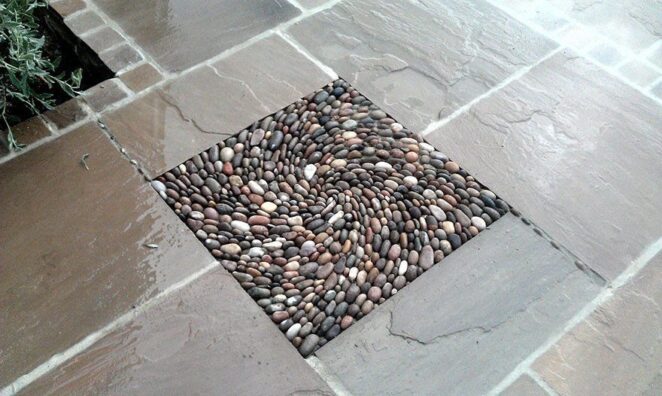 Джонни Класпер превращает мозаики из гальки и кирпича в произведения искусства