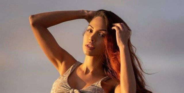 Женская грудь в стиле Underboob (50 фото)