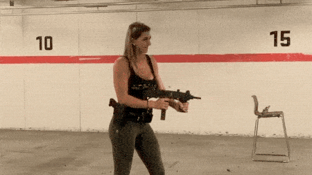 Опасные девушки с большими пушками (15 гиф)