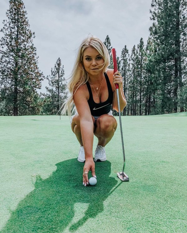 Сексуальные спортивные девушки гольфистки (36 фото)