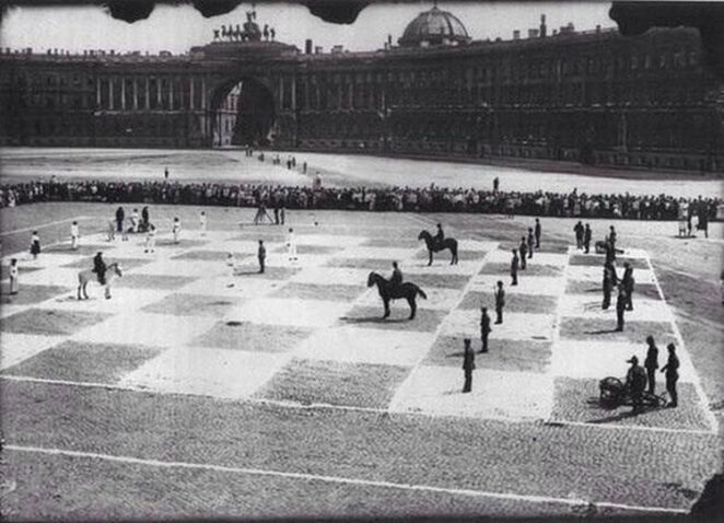 Киберспорт начала ХХ века, «человеческие шахматы» в СССР.