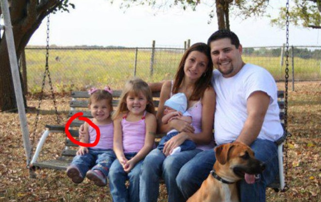 Головоломка: Фото этой семьи стало хитом в сети. Присмотритесь повнимательнее, и вы поймете, почему