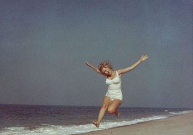 Самая знаменитая фотосессия Мэрилин Монро на пляже в 1957 году!